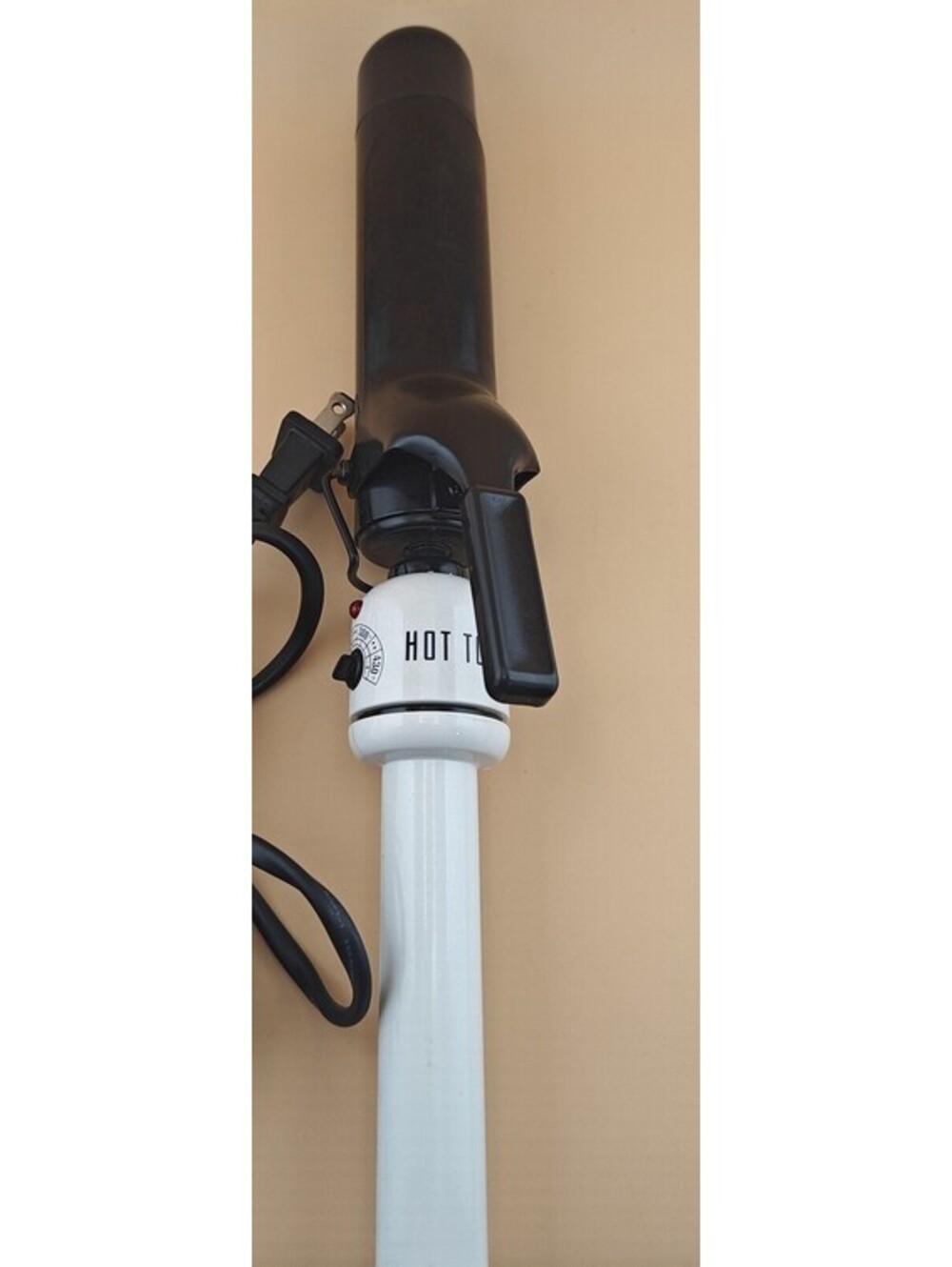 Hot Tools Pro Artist HTBW46 Nano Ceramic 1.25-Inch Curling Iron White Black